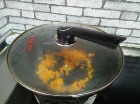 盖好，焖两分钟