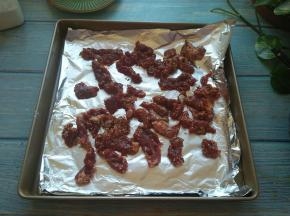 放入烤盘上的锡纸上，烤箱200度，烤15分钟左右