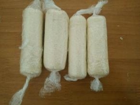 再用保鲜膜包好，定型一个小时左右。