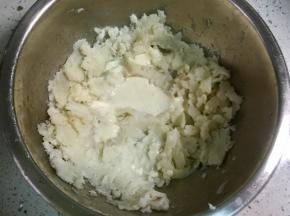 根据个人口味还可以加入炼奶或淡奶油和糖粉，增加风味。