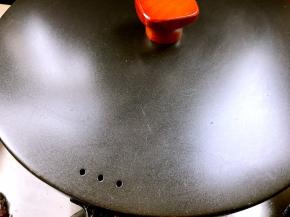 转中火，盖好锅盖焖10分钟