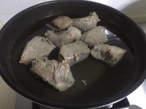 洗净，再次放入清水里煮25-30分钟