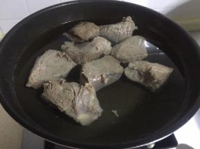 洗净，再次放入清水里煮25-30分钟