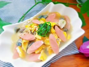 把烫倒在菠菜上即可