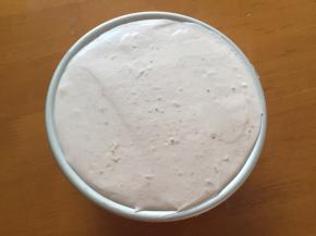 放入冰箱冷藏4小时，冬天我只冷藏了两小时就可以了，因为室温就跟冰箱温度差不多啦！然后将巧克力隔热水融化，画上自己想要的图案即可