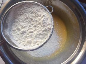 筛入低粉，Z字型搅拌