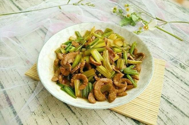 芹菜炒猪腰
