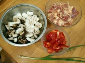 准备并处理好食材。