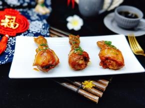 盛出装盘，撒上熟芝麻，葱花。