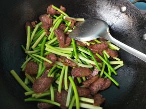 放鸡精，可以出锅啦！