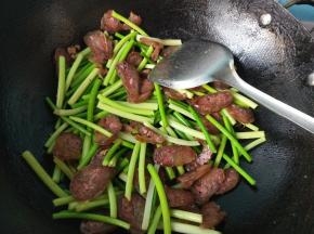 放鸡精，可以出锅啦！