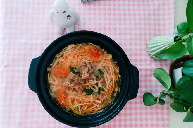 番茄金针菇肥牛煲