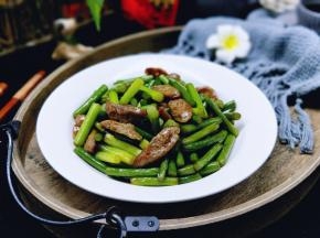 近看，美味佳肴。