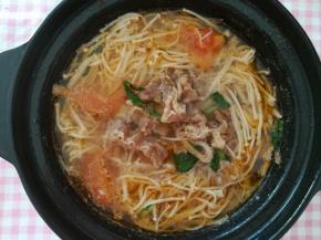 出锅撒点绿色即可。