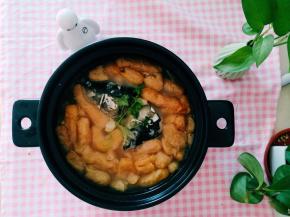 上桌，撒上一点香菜。