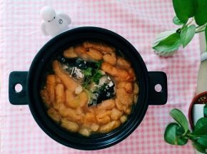 上桌，撒上一点香菜。