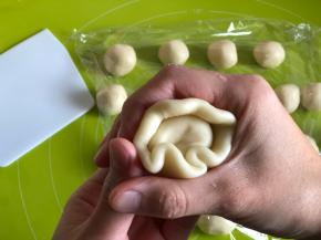 用虎口托住，收口