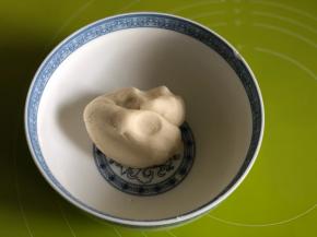 然后用手轻揉成团即可
