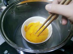 放入蒸锅，上汽后十五分钟，用筷子轻轻一扎透就好了