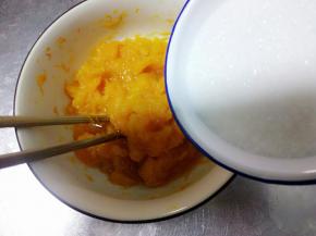 取出来放入20克白糖