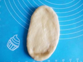擀成牛舌状