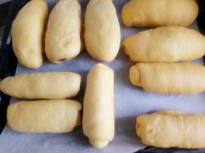 全部做好后放烤盘上，等待二次醒发