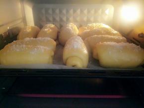 放入烤箱165℃/25分钟，烤的时候要观察，如果上色快，烤箱温度高的话就调整一下温度，上面加盖锡纸