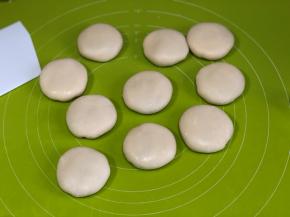 从后面包紧收口，压扁