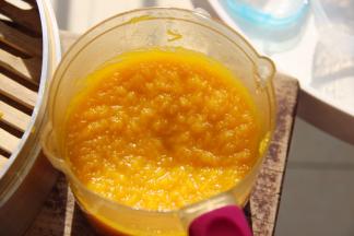 放入料理机打成南瓜泥
