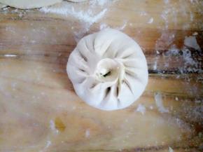 顺着四周捏着转一圈