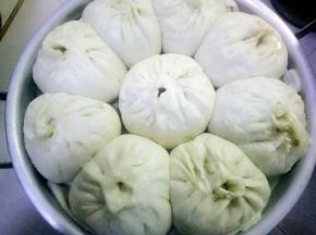 上汽以后蒸二十分钟，时间到，不要关火揭开锅盖，再蒸一分钟后关火，起锅