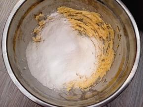 6.	筛入低筋面粉，