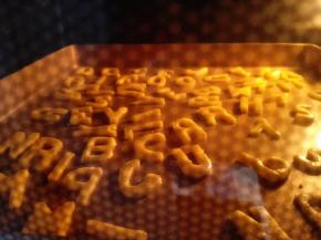 12.	烤箱预热，150度，上下火，中层，烤15分钟左右，出炉