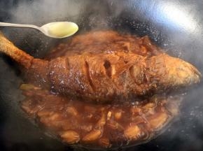 淋入1小勺的花椒油即可。