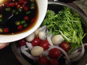 加入捞汁拌匀即可