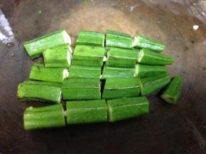 秋葵去根切段