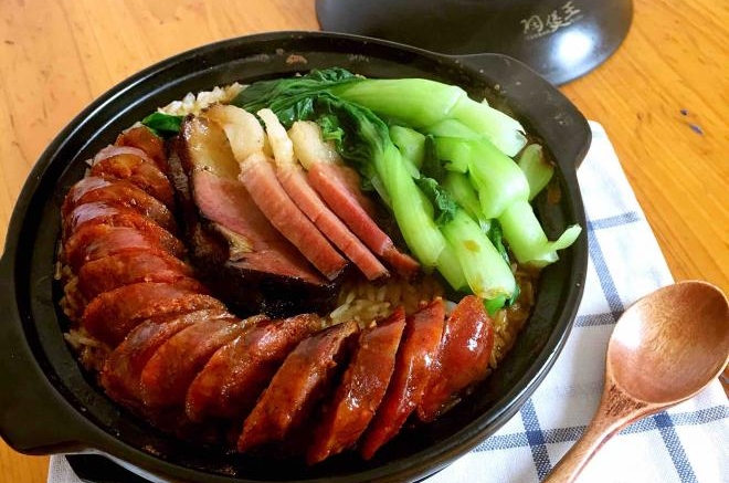 腊肠腊肉煲仔饭