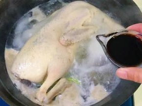 倒入生抽