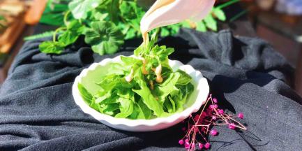 你也可以淋上酱汁拌着吃