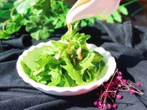 你也可以淋上酱汁拌着吃