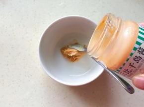 加入两勺千岛酱搅拌均匀