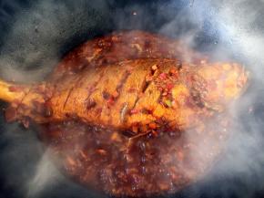 干烧大黄鱼的特点就是尽量将鱼烧透，让鱼吸收汤汁，所以尽可能的将汤汁收干。