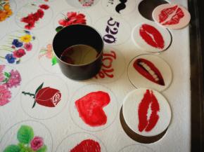 提前选好图案，打印好，或者买现成的都可以，我的是自己打印的，打印好的图案用切割器刀先切好。