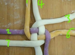 顺时针1压2，3压4，5压6，7压8，如图。