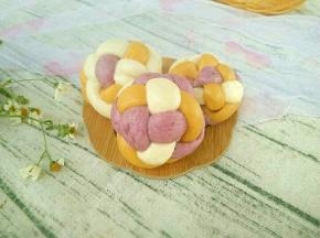 做好再饧半个小时，上锅蒸15分钟焖五分钟。