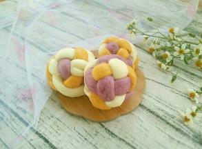 这次我只用了三种颜色，如果是四种颜色更好看。