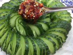 浇在12步的黄瓜上