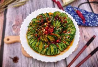 款待客人是不是很有新意呀！麻辣爽口咯嘣咯嘣脆！