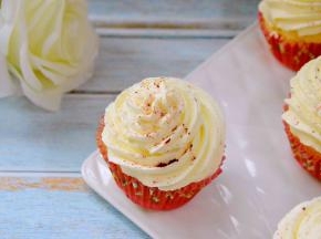 可以在表面撒点红曲粉装饰