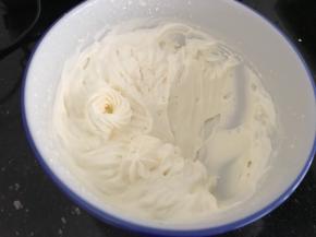 打发至纹路明显即可